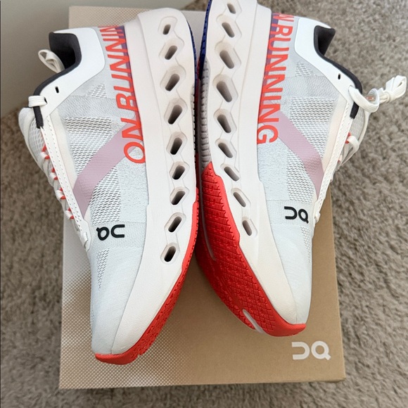 On Running Shoes in White and Red - Picture 3 of 5